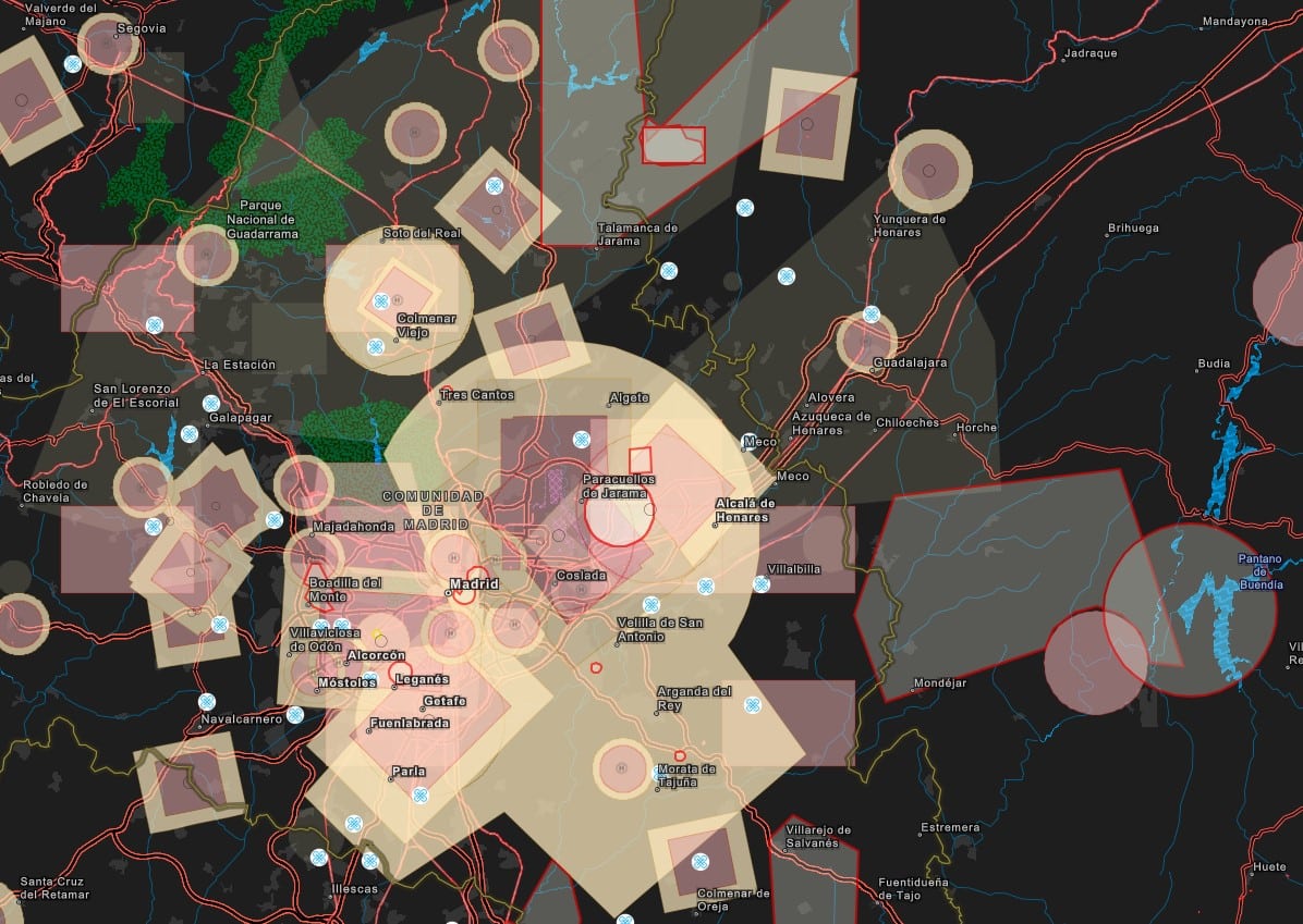 Mapa de restricciones de espacio aéreo y zonas CTR ENAIRE para consultoría SORA
